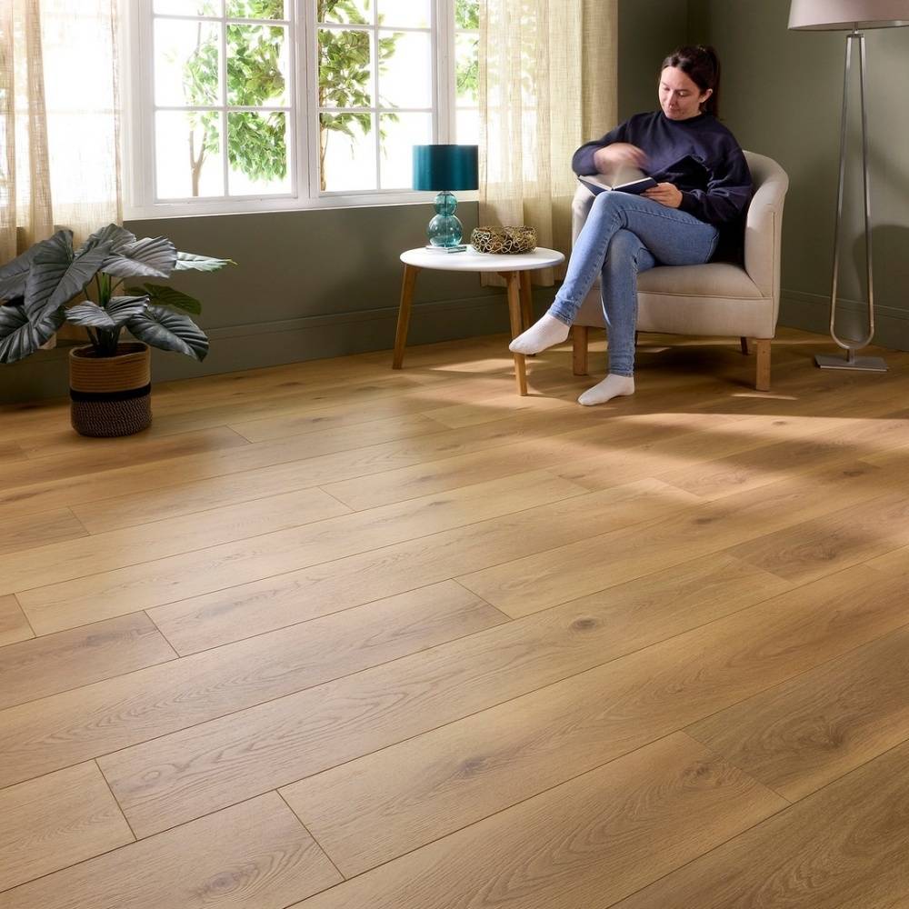 Embrace Pro Laminate Flooring 14mm Woodland Oak AC5 Built-in Underlay