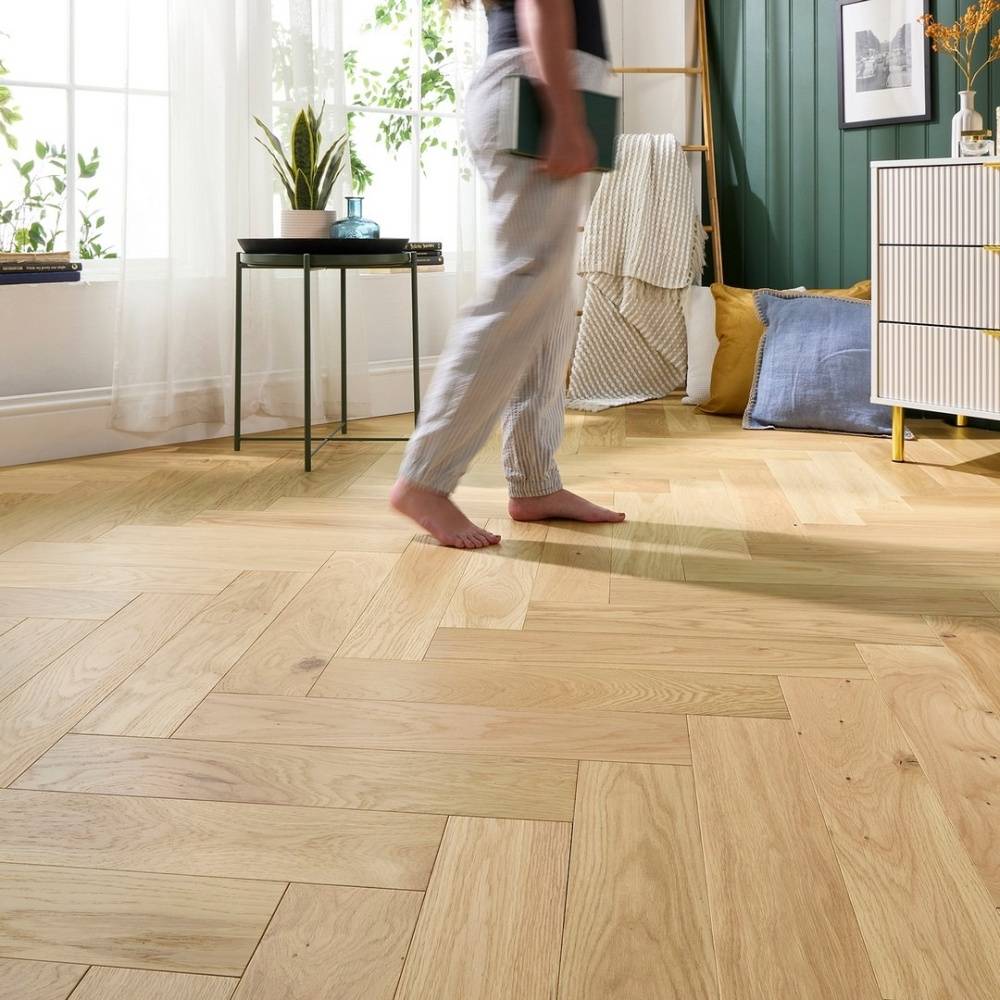 Herringbone Parquet Engineered Wood Flooring 14mm Stripped Oak Brushed Oiled