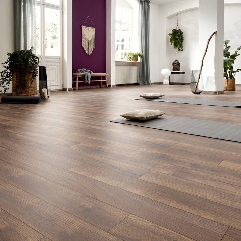 Embrace Pro Laminate Flooring 4766 Pettersson Oak AC5 