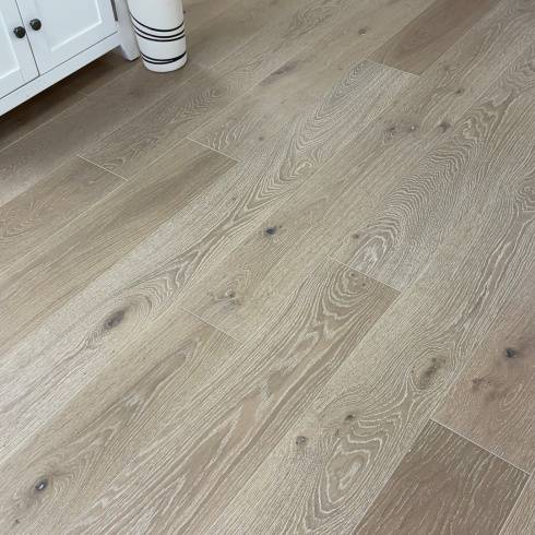 Manor Roke 18mm Smoke White Brushed Matt Lacquer Oak Engineered 