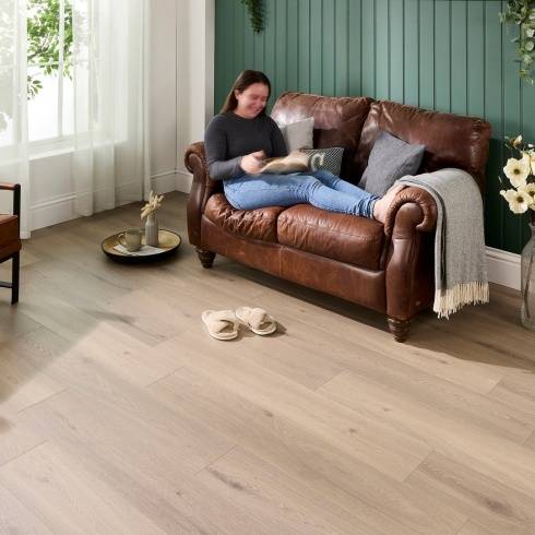 Embrace Pro Laminate Flooring 14mm Crystal Oak AC5 Built-in Underlay