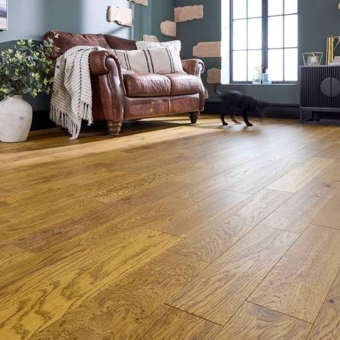 Manor Naworth Engineered Wood Flooring 18mm x 125mm Golden Handscraped Lacquer